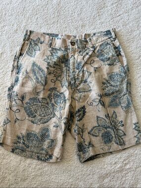 J. McLaughlin Beige Linen Shorts with Teal Floral Print